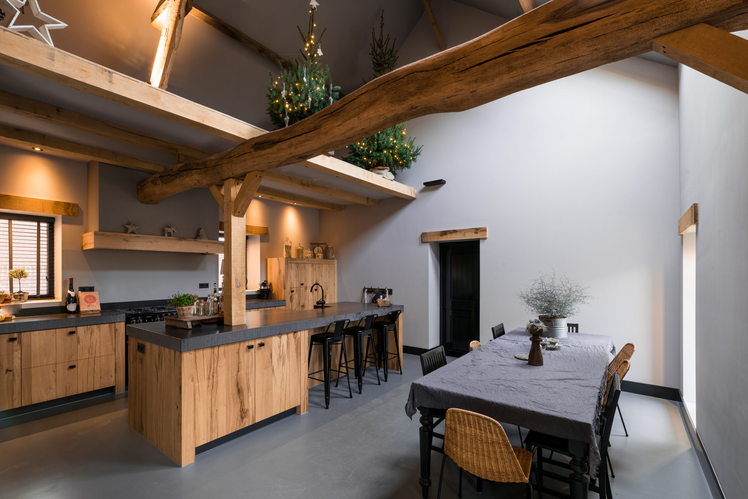 hout in landelijke keukens
